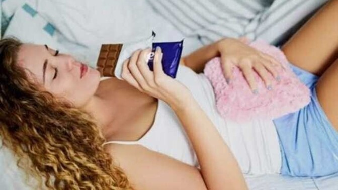 Erkekler, sevgiliniz reglken "Bana çikolata al" diye bağırsa ayrılır mısınız?