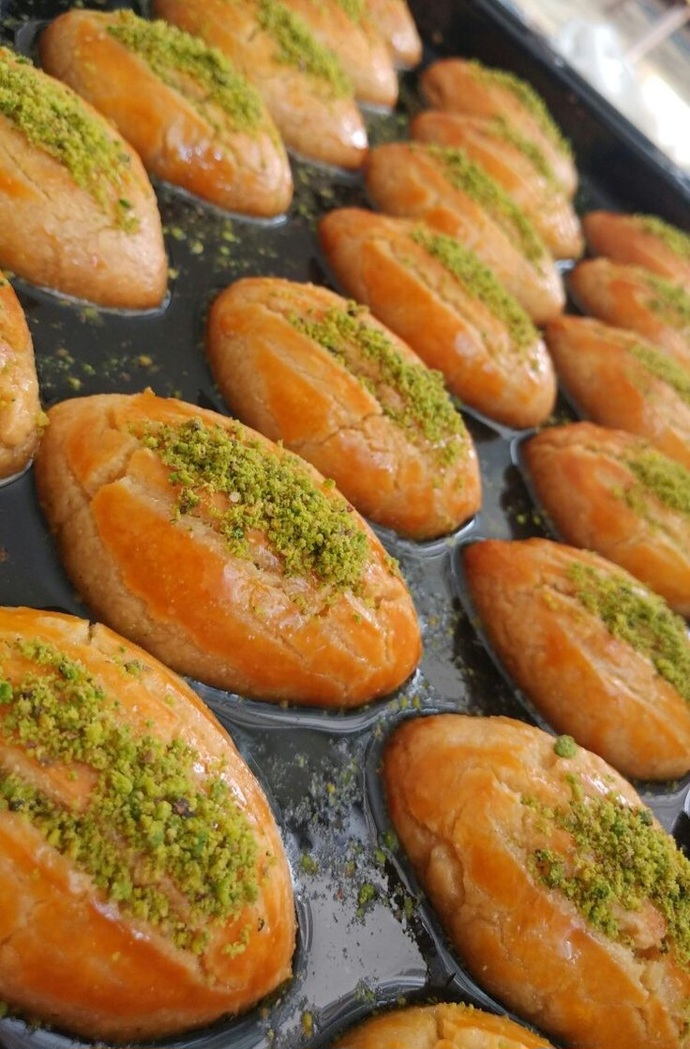 Yemekten sonra ağzınız tatlansın diye tatlı yaptım size daha da beni sevmez siniz 😝?