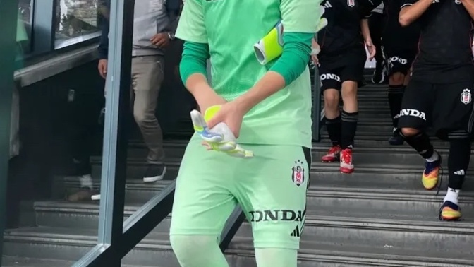 Kadınları ve kadın futbolunh asagılayan 14 yasında kaleci Necat Tatar kız takımına karsı 10 gol yiyerek rezil oldu düsünceleriniz?