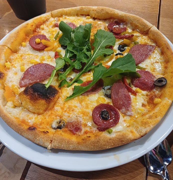 Pizza sever miyiz?