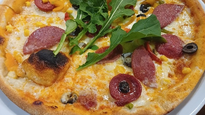 Pizza sever miyiz?