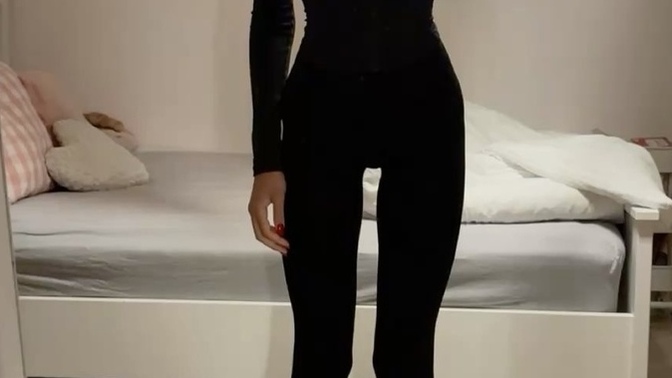 Sizce böyle ince bacaklar kızlarda güzel duruyor mu?