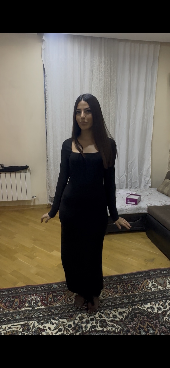 Bu son sorum elbiseyi sizce arkadaşımın doğum gününe giysem mi?