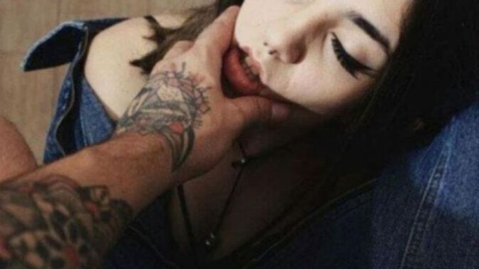 Bikini bölgesinin tüylü olması oral sekse engel midir?