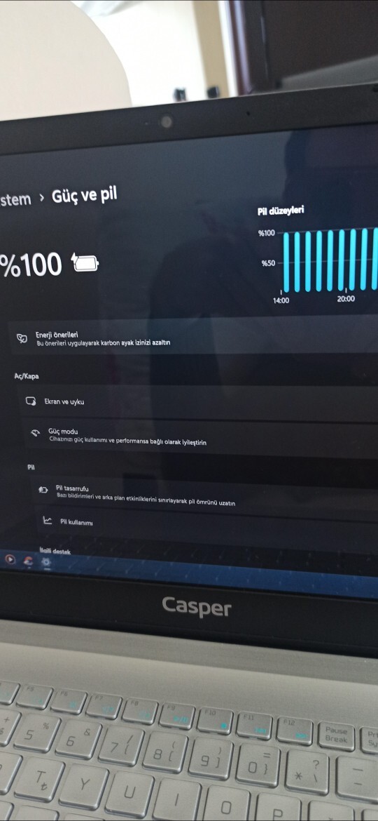 Laptopu hep prizde kullanmak bataryaya zarar mı veriyor ayda bir %20 boşaltıp doldurmak şart mı?