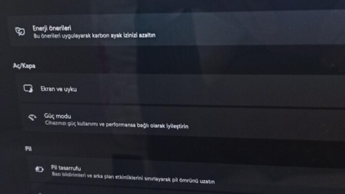 Laptopu hep prizde kullanmak bataryaya zarar mı veriyor ayda bir %20 boşaltıp doldurmak şart mı?