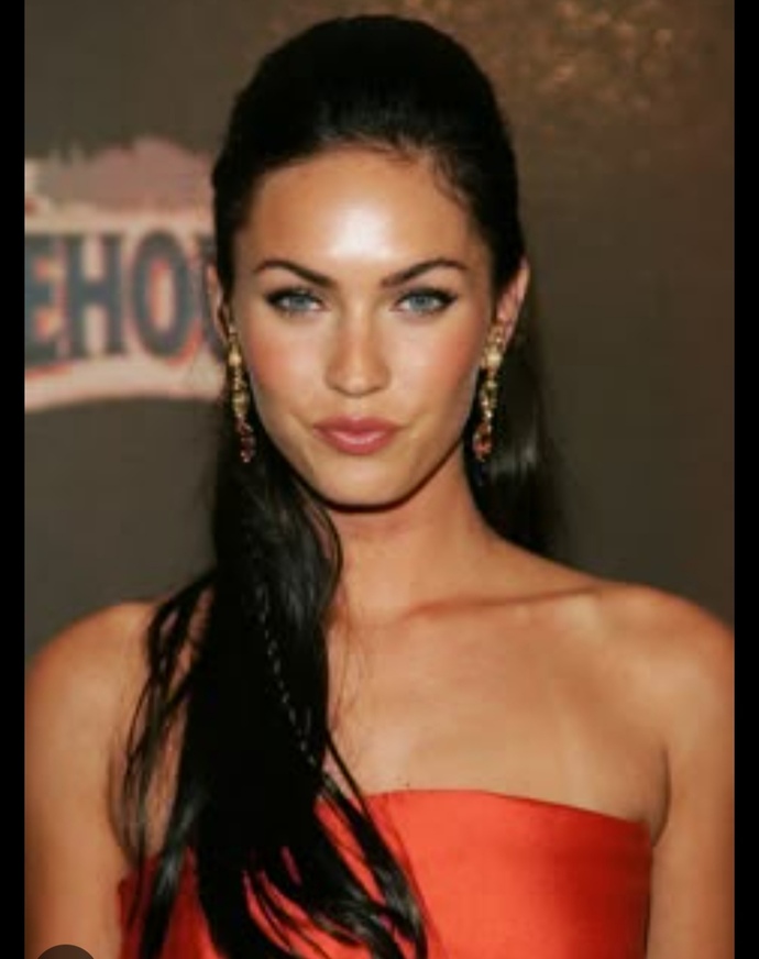 MEGAN FOX GİBİ ÇARPICI/SEKSİ GÜZELLİK Mİ YOKSA İU SAF/DURU GÜZELLİK Mİ?