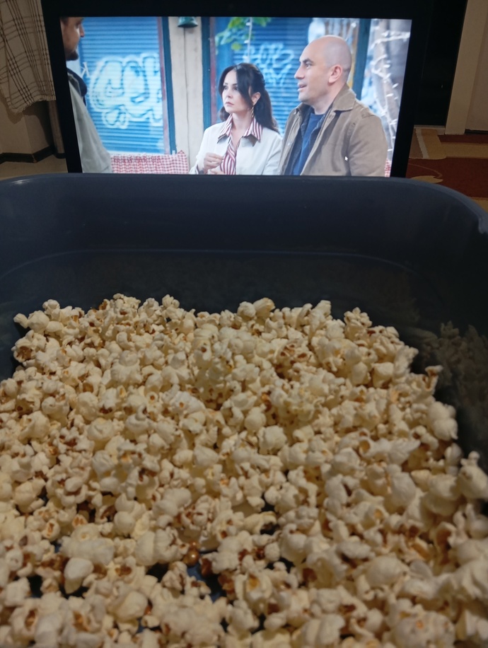 Mısır eşliğinde film izleyecek sevgiliyi nerden bulurum?