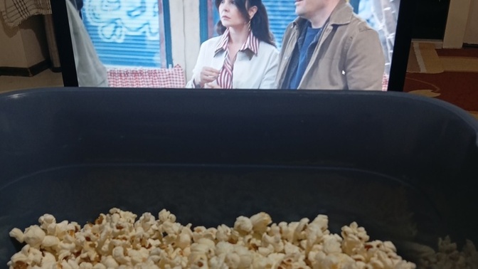 Mısır eşliğinde film izleyecek sevgiliyi nerden bulurum?