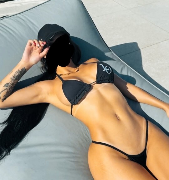 Bu şekilde vücudu olan sevgiliniz ya da karınız olsa bikini giydirir misiniz?