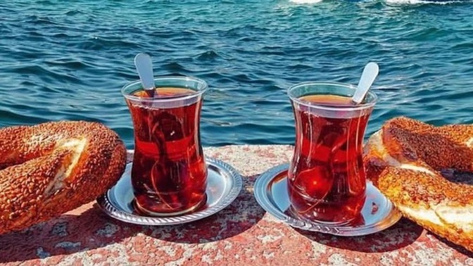 Sevgilinizle boğaza karşı çay/simit keyfi yapmak mı yoksa mekanda lüks bir kahvaltı mı sizi daha mutlu ederdi?