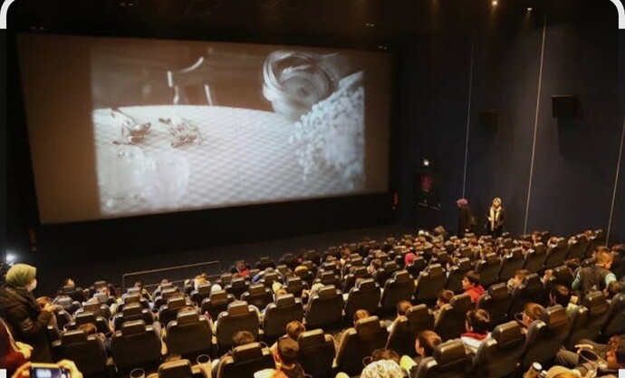 En çok nerede film izlemeyi tercih edersiniz? Ev konforunda mı yoksa sinemada mı?