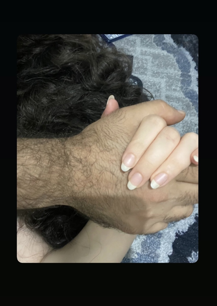 Kimin dizinin dibi size gülistan geliyor?