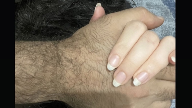 Kimin dizinin dibi size gülistan geliyor?