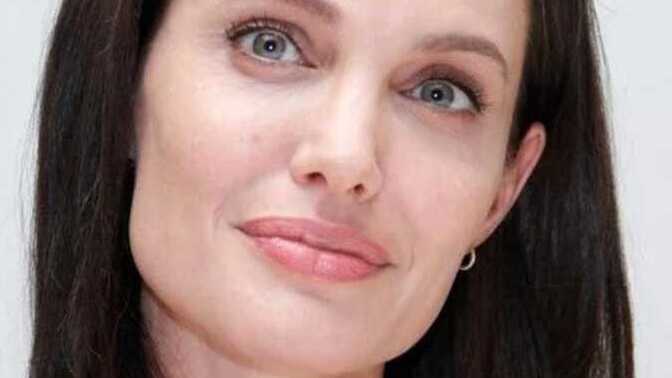 Angelina Jolie'nin yüz yapısı çekici mi sizce?