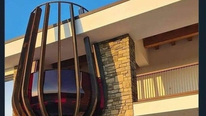 Balkonu kadeh şeklinde tasarlanmış bu evi nasıl buldunuz?
