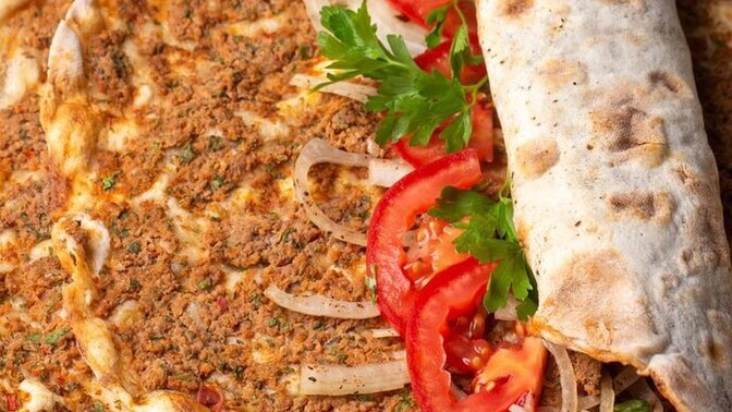 Lahmacunu soğanlı mı seversiniz yoksa soğansız mı?