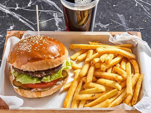 Hamburgerin yanında ne yer ne içersin?