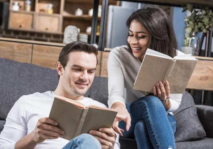Kitap okuyabilirsiniz özellikle ikinizin de hoşuna gidecek kitaplar💚