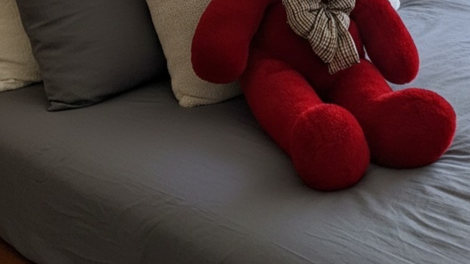 Yetişkin bir kızın oyuncak ayısı olmadan uyuyamaması normal mi?