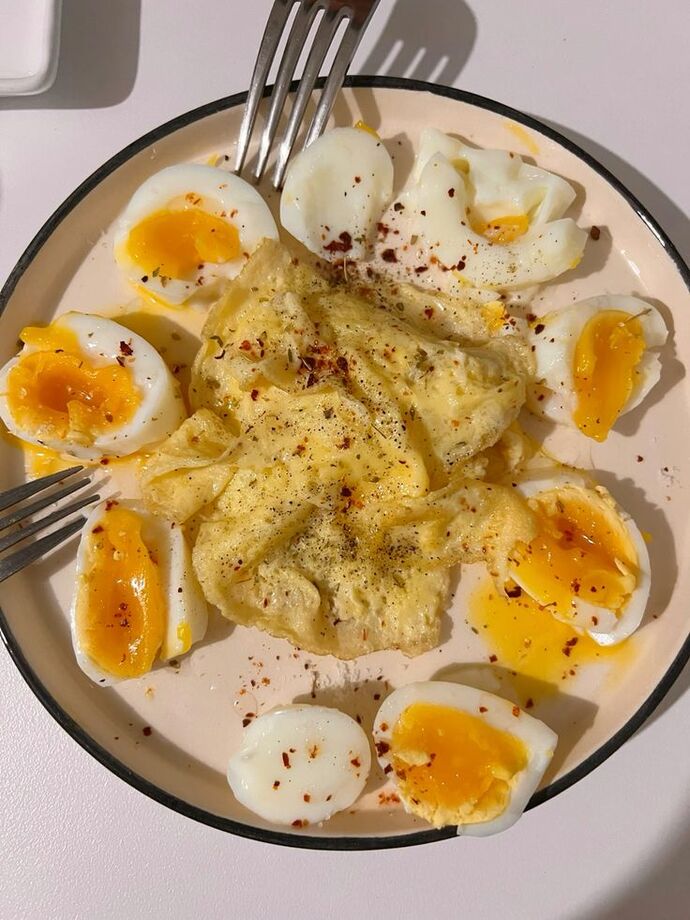 Gece yarısı haşlanmış yumurta yemek garip mi olur?