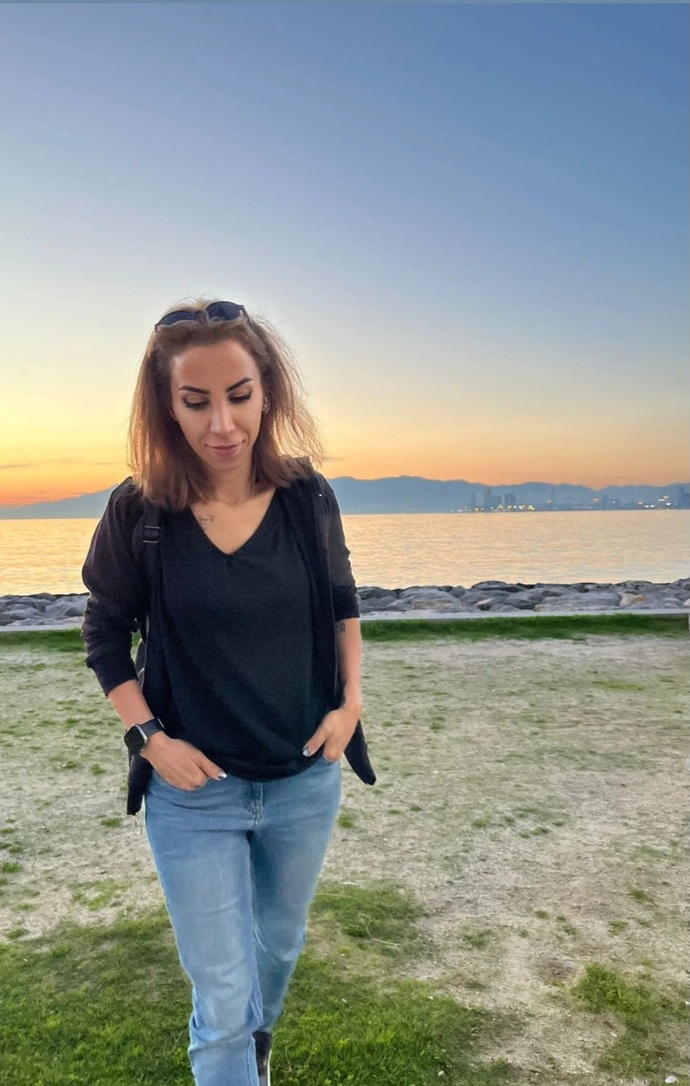 Kuaföre gideceğim saç rengimi değiştirmeli miyim nasıl şu an ki rengi fikrinize ihtiyacım var önerileriniz varsa rica ediyorum?