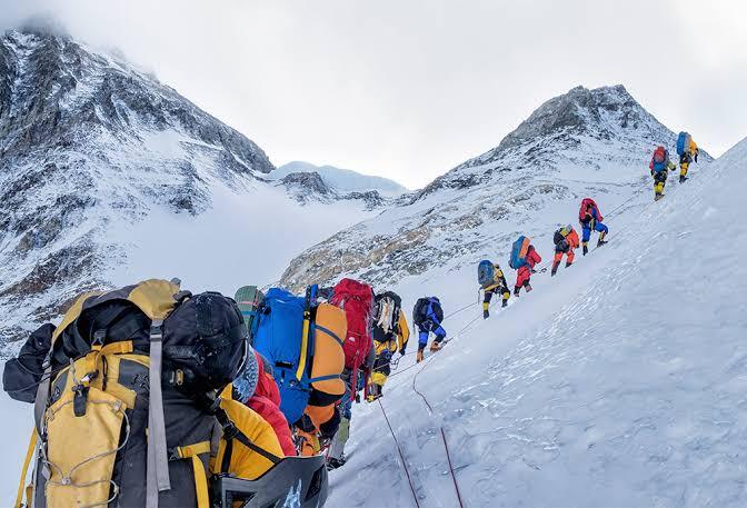 Dünyanın en yüksek zirvesi! Everest dağına tırmanmak ister miydin?