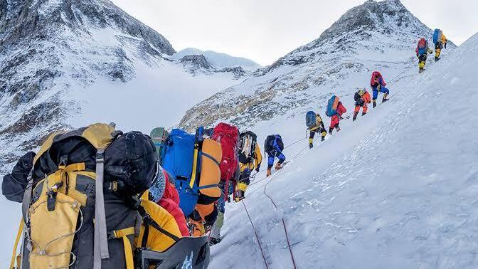 Dünyanın en yüksek zirvesi! Everest dağına tırmanmak ister miydin?