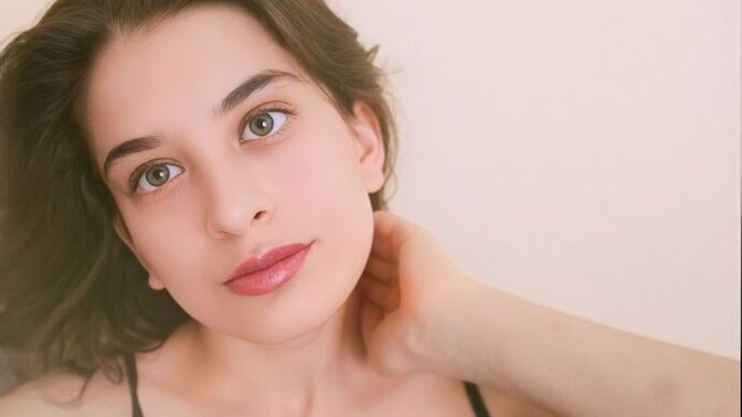 Böyle bir kız hakkında ne düşünürsünüz kişilik özellikleri nasıldır sizce 😎?
