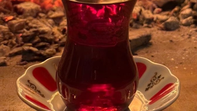 Hadiiii size bir şarkı armağan ediyorum ne isterseniz caylar şuradan ikramlar yanda evet hadiii cekınme sende gel kızzz hatçeeeee?