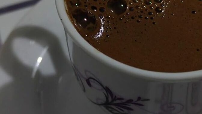 Bu saatte kahve içtim. Sizce sabaha kadar uykusuz mu kalayım, yoksa pişman mı olayım?