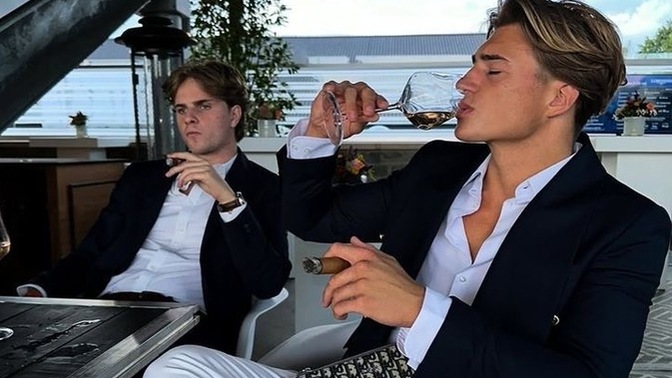 Sizce de gaylar diğer erkeklerden daha anlayışlı yetenekli ve yakışıklı olmuyor mu?