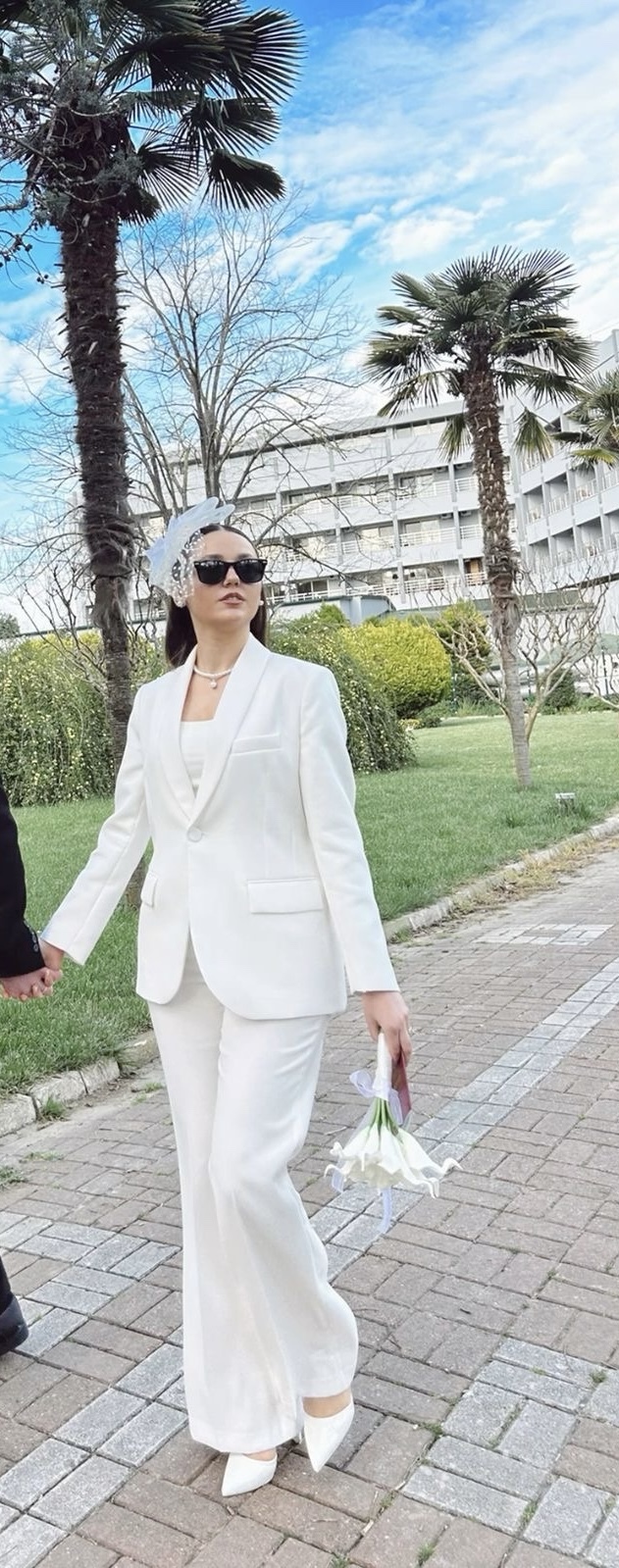 Hangi nikah elbisesi güzel sizce?