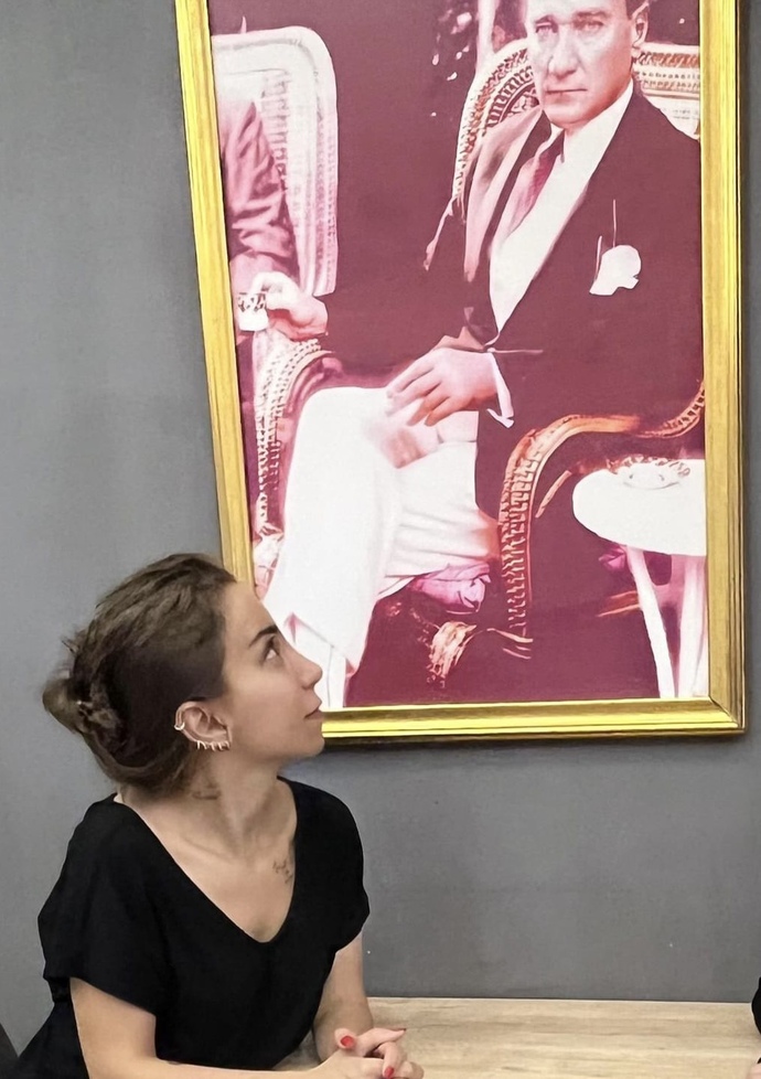Tarihte hayran olduğun biri var mı saygısızlık yapmayın lütfen kalp kırmak istemiyorum ! ?