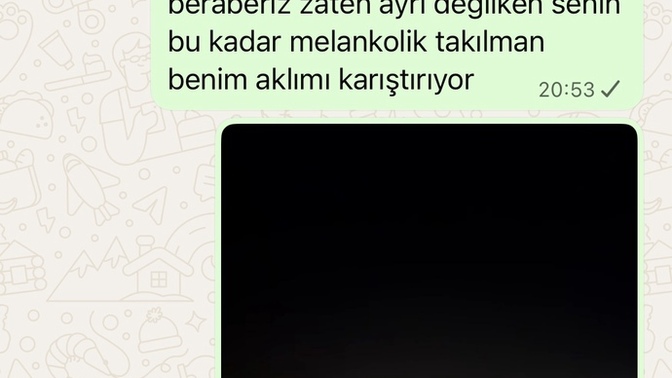 Arkadaşlar sevgilim ayrı olmadığımız halde aşk acısı çeker gibi durumlar atıyor en son yazıp sordum sormasamıydım siz napardınız?