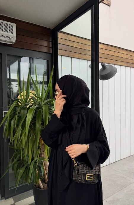 Şöyle kapalıyım her gün siyah ferace giyiyorum. Arkadaşlarım çok kapalısın koca bulamazsın diyor. Sizce de öyle mi?