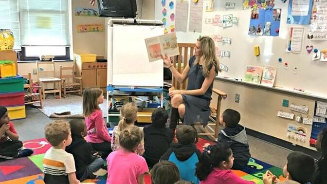 Bugün 24 Kasım Öğretmenler Günü! İlkokul öğretmeniniz ile karşılaşsaydınız ona ne söylerdiniz?