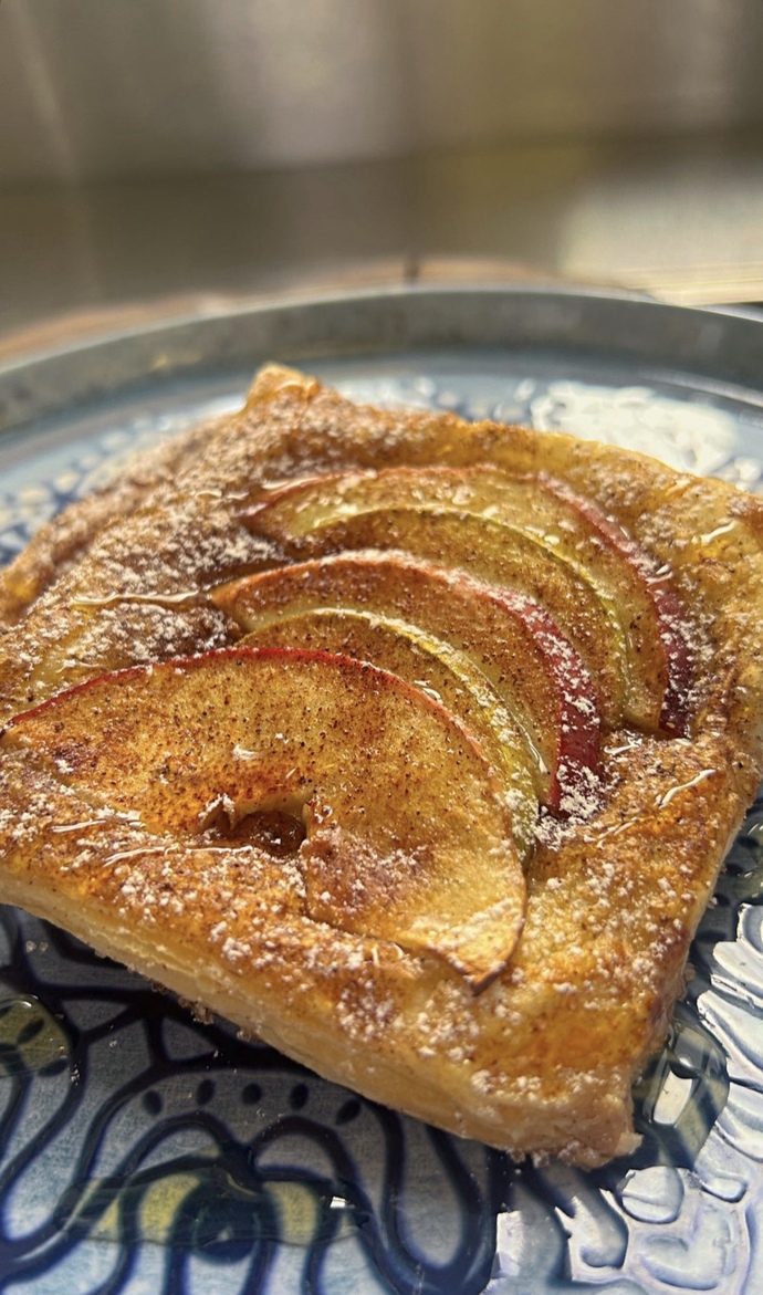 Elmalı milföy tart yaptım , sever misiniz?