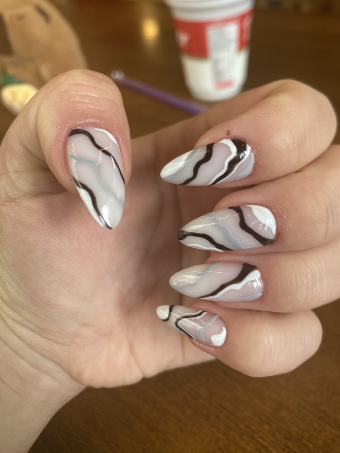 Sevgilim tırnaklarımı ödediği için kendini övüyor. 1000 TL fazla bir para mı?