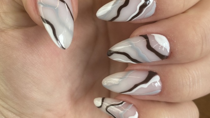 Sevgilim tırnaklarımı ödediği için kendini övüyor. 1000 TL fazla bir para mı?