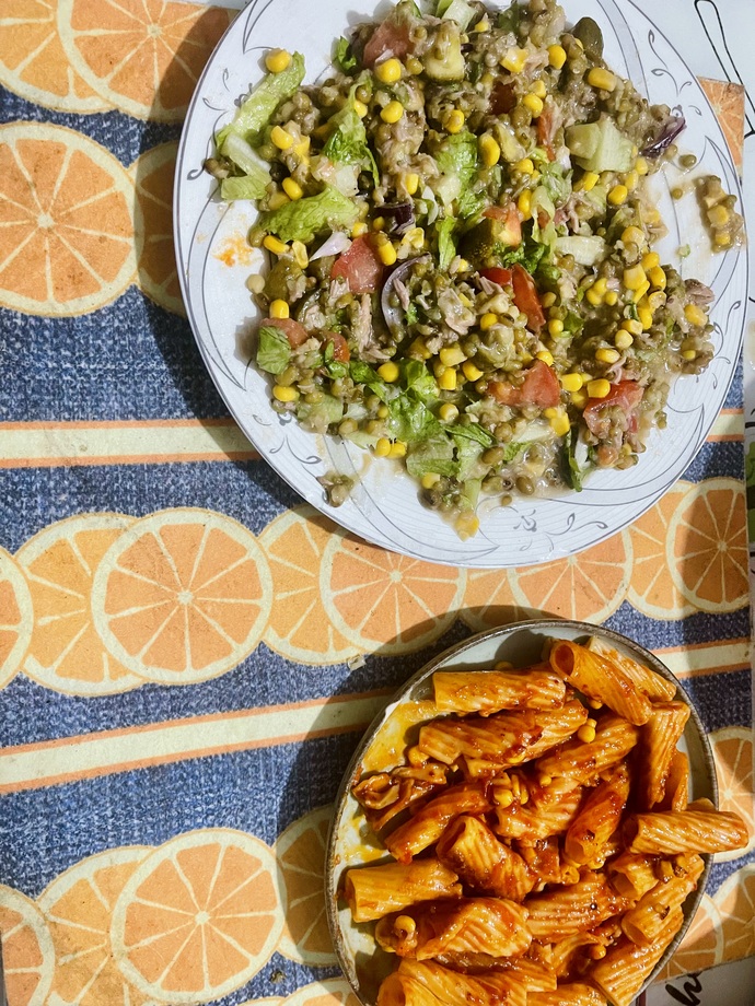 Maş fasulyeli ton balıklı salatamla sizi selamlıyorum iyi aksamlar nasılızzz 🤭🤭🎀🎀🪩?