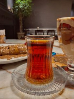 Akşam yemeği üzerine 🤎çay tatlı story ❤️sizin devamlı gittiğiniz bi mekanınız var mı📍?