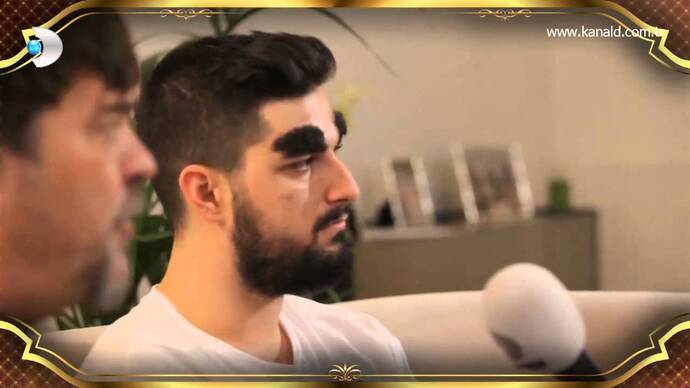 Kaşlarıma gürleşsin diye karanfil kürü sürerken kür yüzümün her yerine aktı, sakalım çıkar mı?
