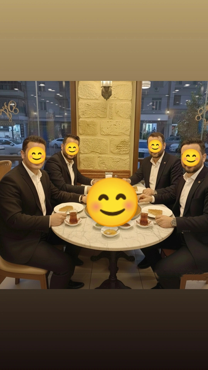 Sizce Instagram a hikaye atılır mı bu emojileri kaldıracagim görgüsüzlük gibi olur mu?
