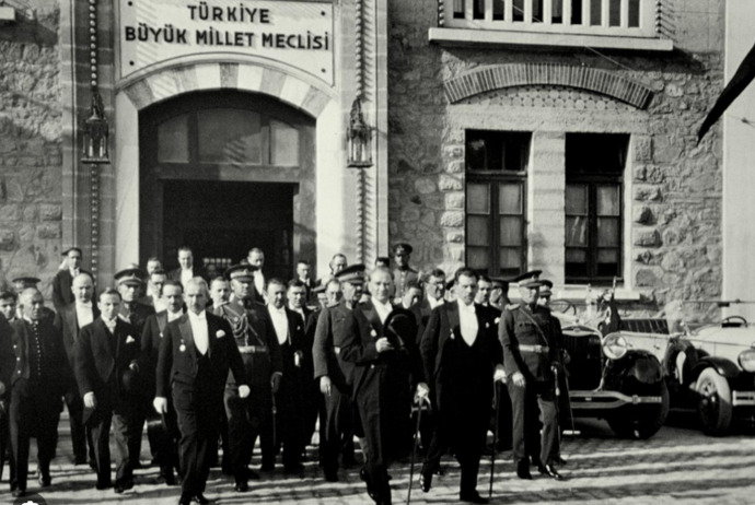 Atatürk’ün tarihi yorumlama biçiminden günümüz gençleri ne öğrenebilir?