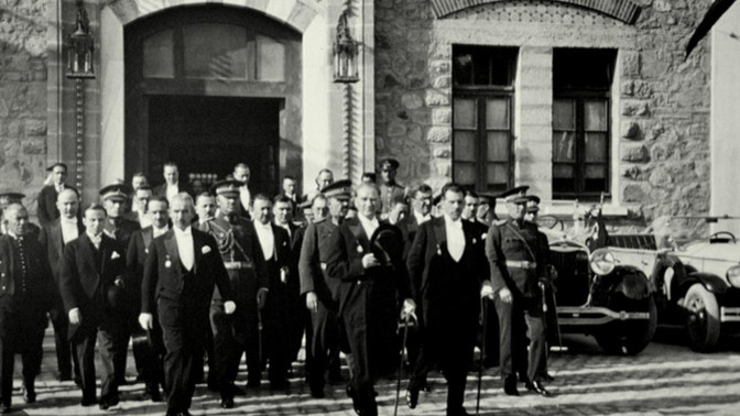 Atatürk’ün tarihi yorumlama biçiminden günümüz gençleri ne öğrenebilir?