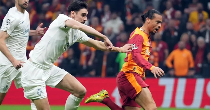 Galatasaray 0 - U. S Gilloise 1... Sarı kırmızılılar kötü oyun ve kötü hakemle mağlup oldu! Maçı nasıl buldunuz?