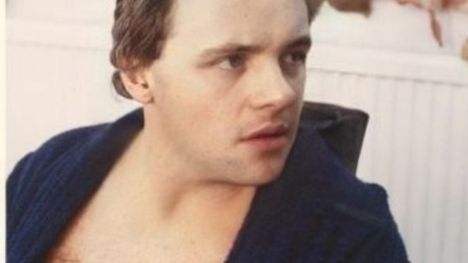 Kuzuların sessizliği filmindeki bu adam gençken çok yakışıklı degilmi🔥🥵?