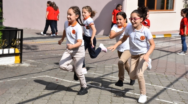 Okullarda ara tatil kalkabilir. Sizce çocuklar için ara tatil şart mı?