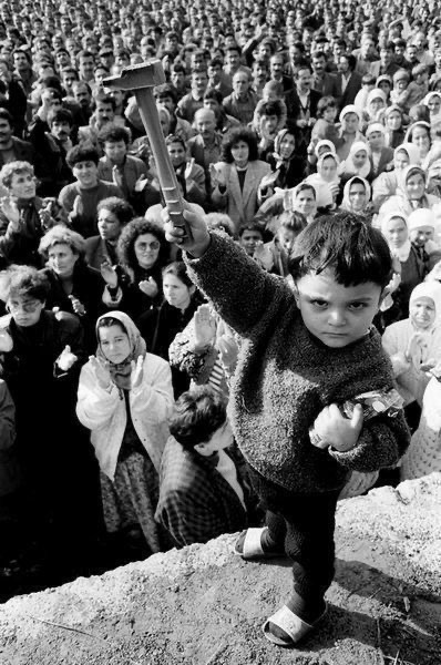 İnsanlara körü körüne bağlanır mısınız?